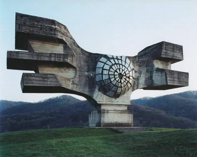 Hello You! – Spomenik, The End of History